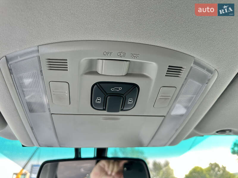 Минивэн Toyota Vellfire 2013 в Киеве