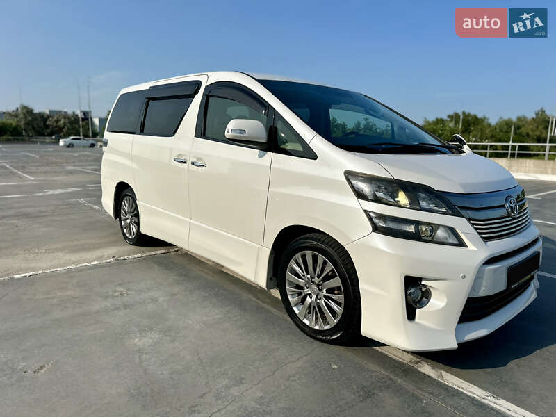 Мінівен Toyota Vellfire 2013 в Києві