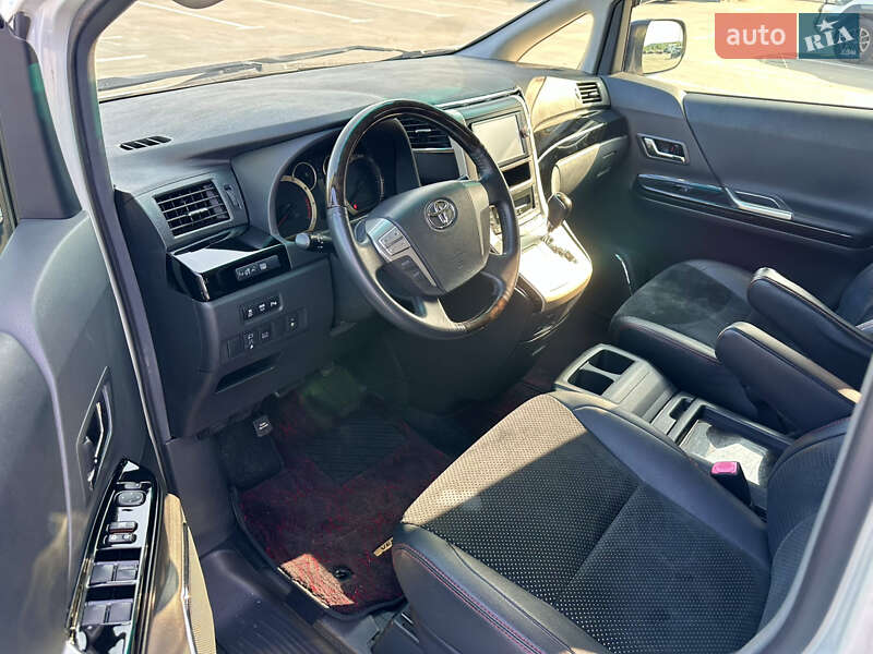 Мінівен Toyota Vellfire 2013 в Києві