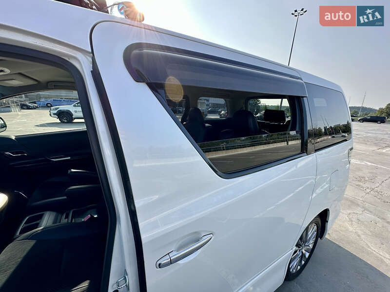 Мінівен Toyota Vellfire 2013 в Києві