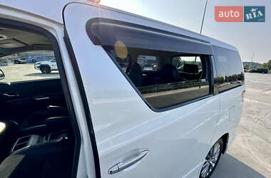 Мінівен Toyota Vellfire 2013 в 