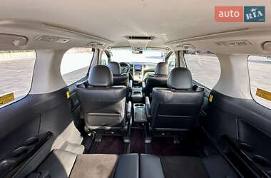 Мінівен Toyota Vellfire 2013 в 