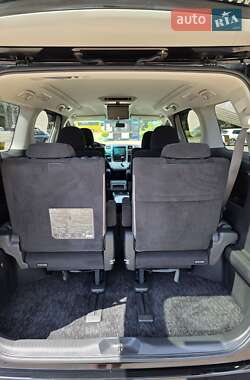 Минивэн Toyota Vellfire 2011 в 