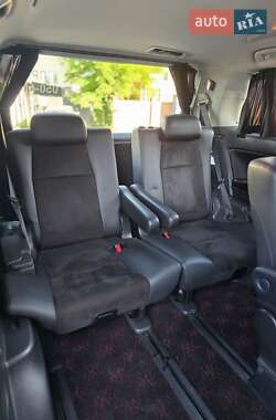 Минивэн Toyota Vellfire 2013 в 