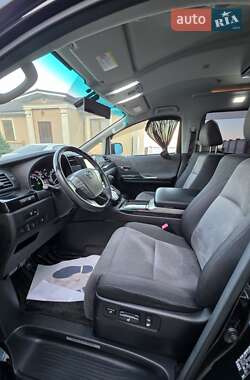 Минивэн Toyota Vellfire 2012 в 