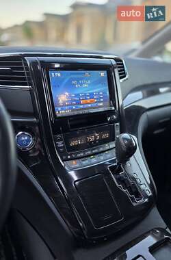 Минивэн Toyota Vellfire 2012 в 