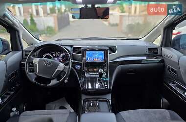 Минивэн Toyota Vellfire 2012 в 