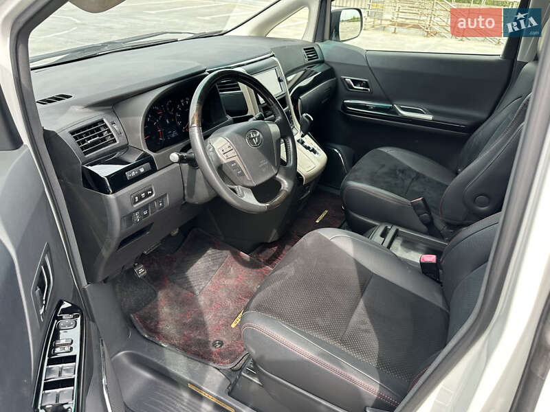 Минивэн Toyota Vellfire 2014 в Киеве