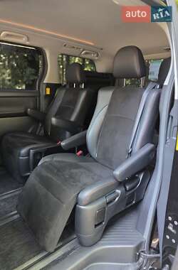 Минивэн Toyota Vellfire 2013 в 