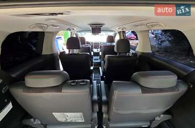 Минивэн Toyota Vellfire 2013 в 