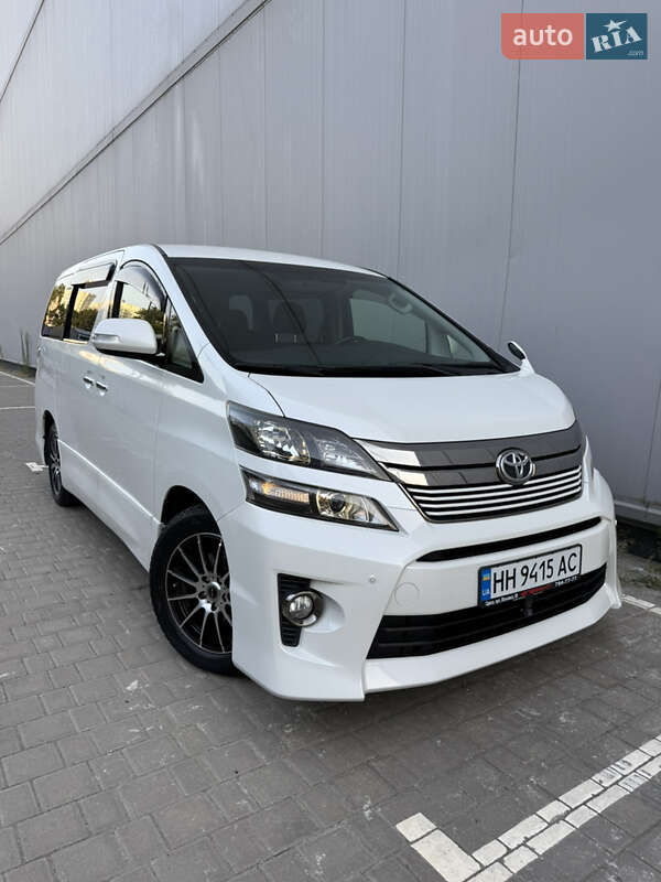 Toyota Vellfire 2013