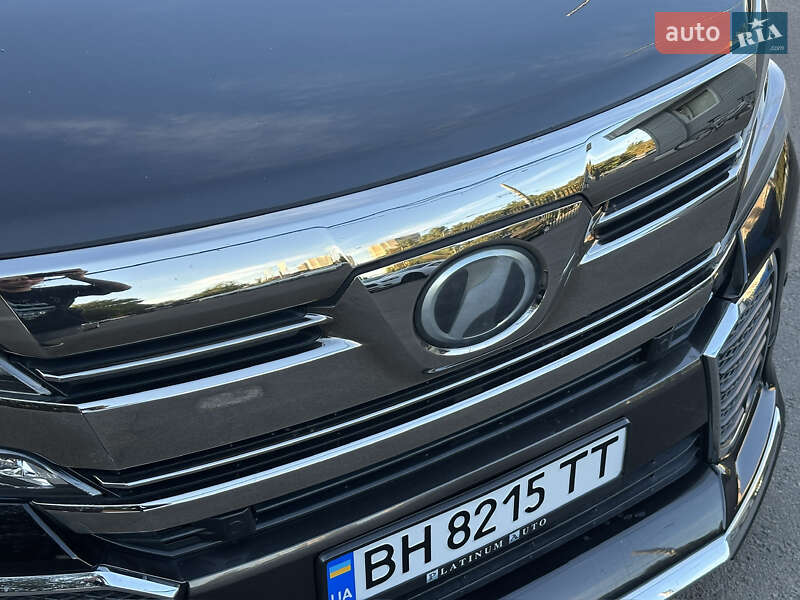 Мінівен Toyota Vellfire 2015 в Одесі