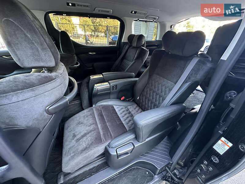 Мінівен Toyota Vellfire 2015 в Одесі