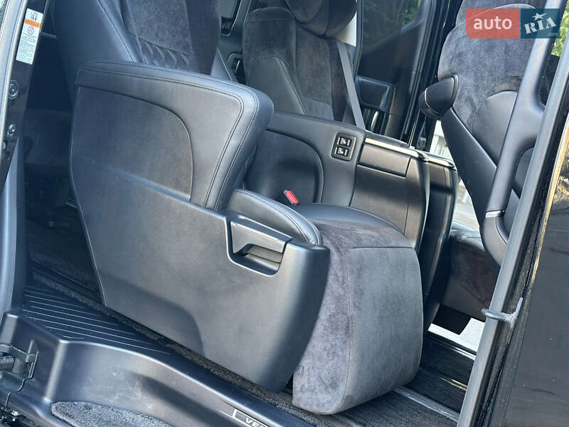 Мінівен Toyota Vellfire 2015 в Одесі