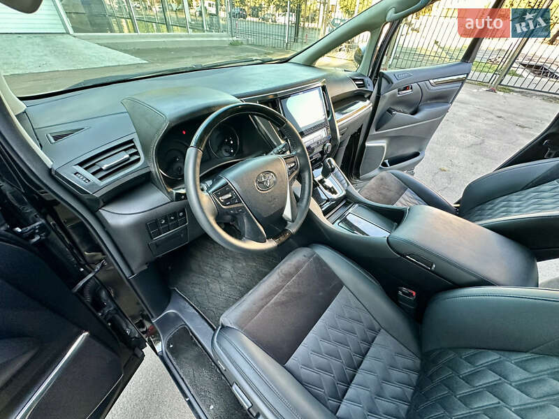 Мінівен Toyota Vellfire 2015 в Одесі