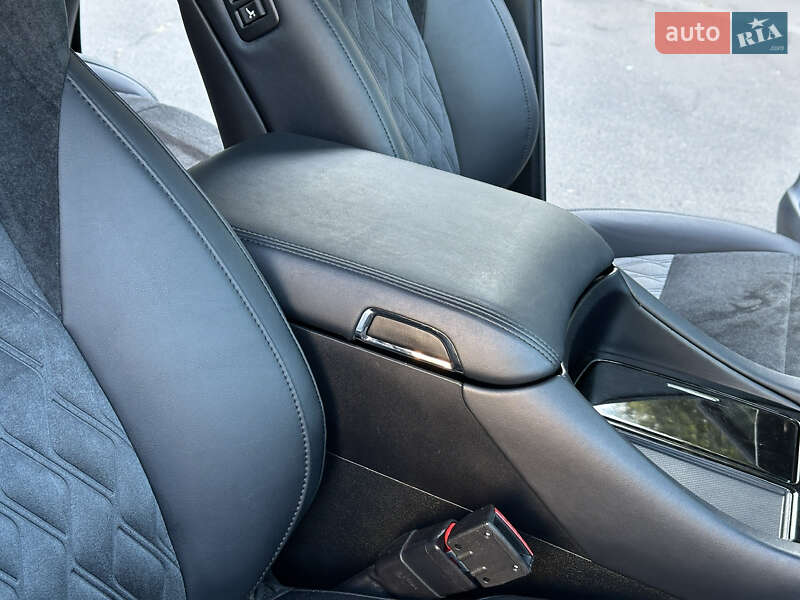 Мінівен Toyota Vellfire 2015 в Одесі