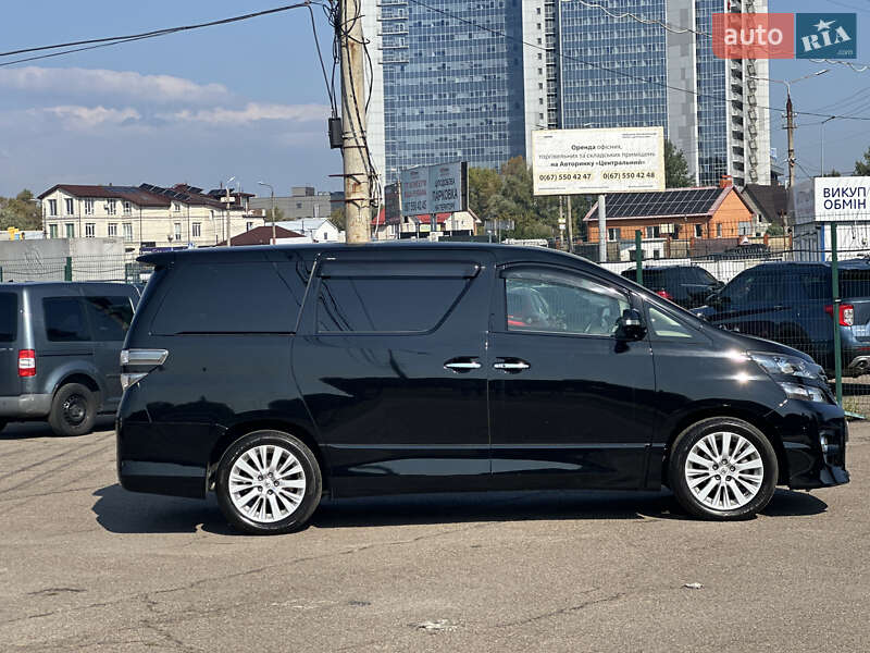 Мінівен Toyota Vellfire 2014 в Києві