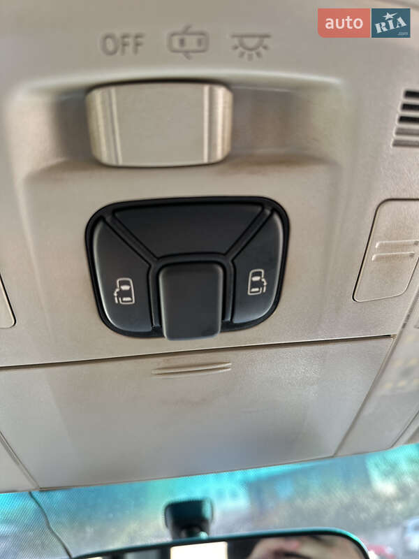 Мінівен Toyota Vellfire 2014 в Києві