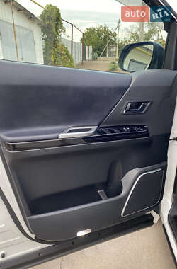 Минивэн Toyota Vellfire 2013 в 