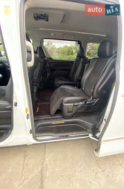 Минивэн Toyota Vellfire 2013 в 