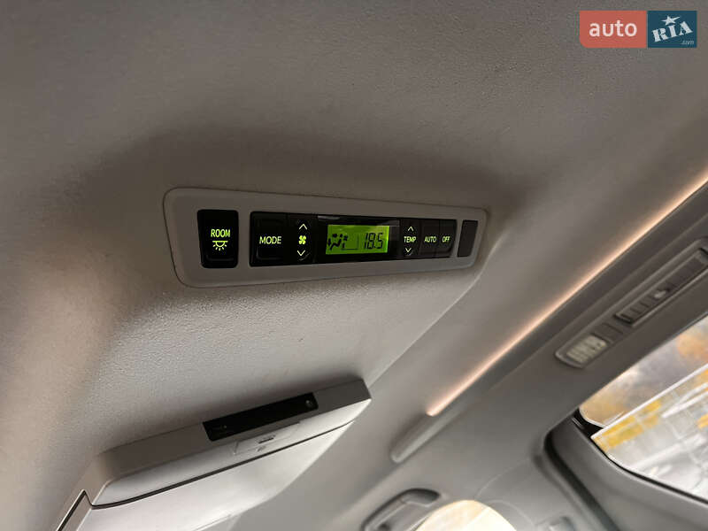 Минивэн Toyota Vellfire 2013 в Киеве