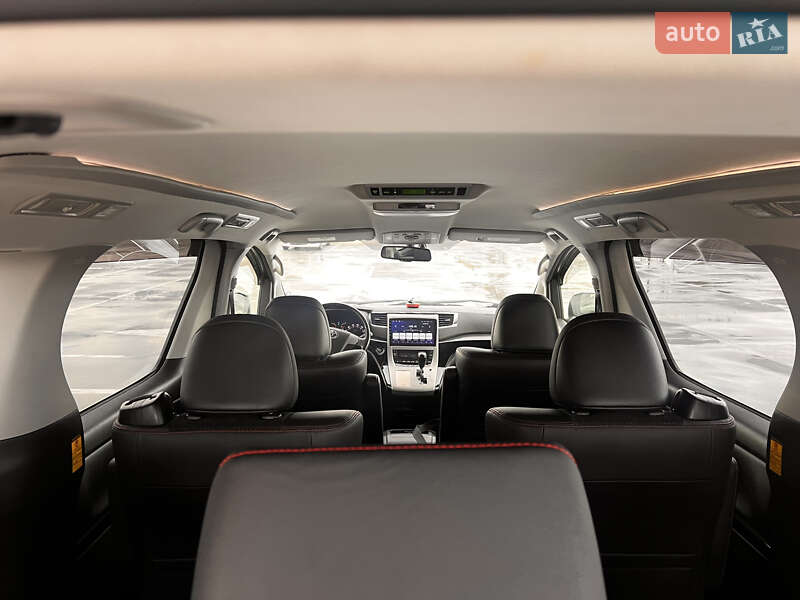 Минивэн Toyota Vellfire 2013 в Киеве