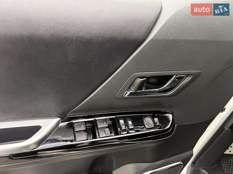 Минивэн Toyota Vellfire 2013 в Киеве