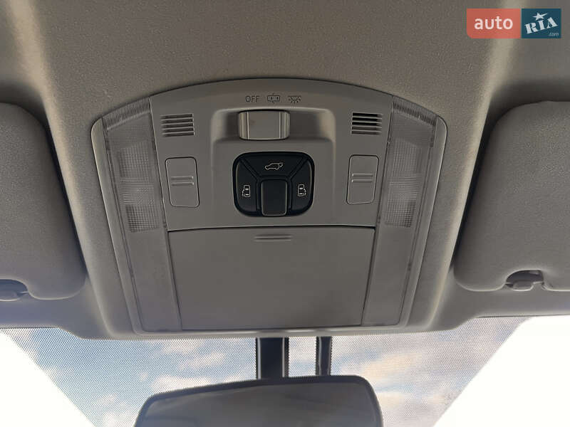 Минивэн Toyota Vellfire 2013 в Киеве