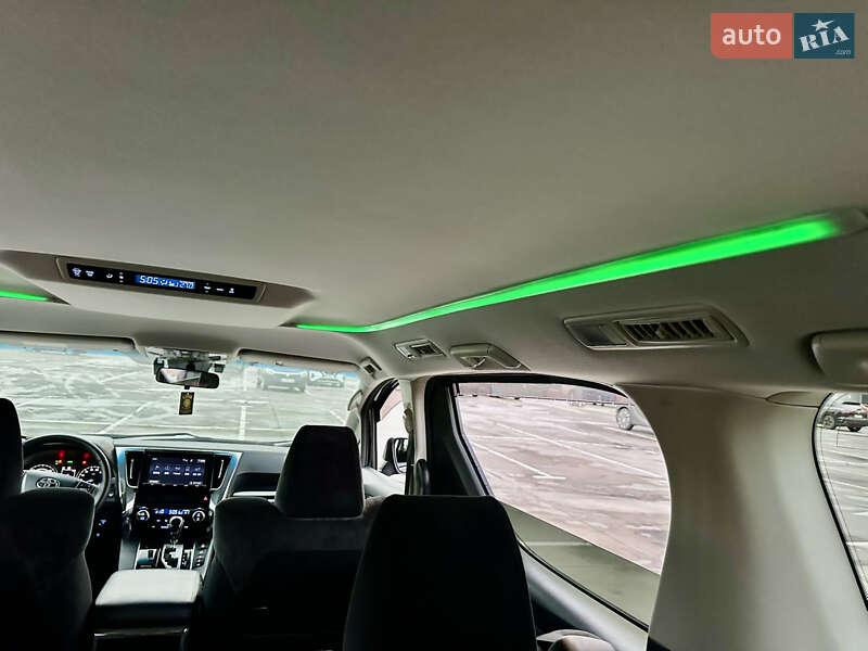 Мінівен Toyota Vellfire 2018 в Києві