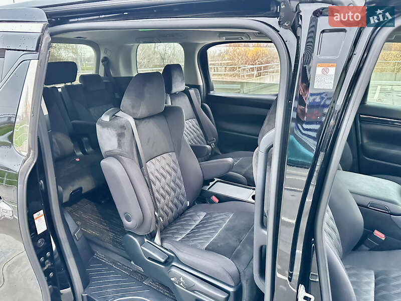 Мінівен Toyota Vellfire 2018 в Києві