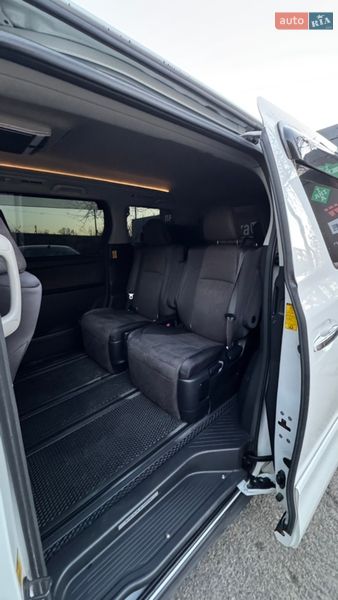 Минивэн Toyota Vellfire 2012 в Белгороде-Днестровском