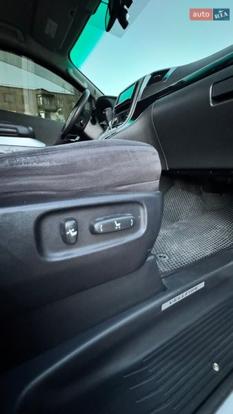 Минивэн Toyota Vellfire 2012 в Белгороде-Днестровском