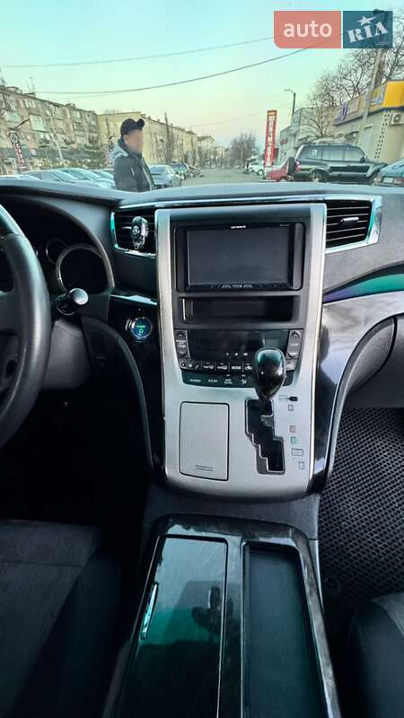 Минивэн Toyota Vellfire 2012 в Белгороде-Днестровском