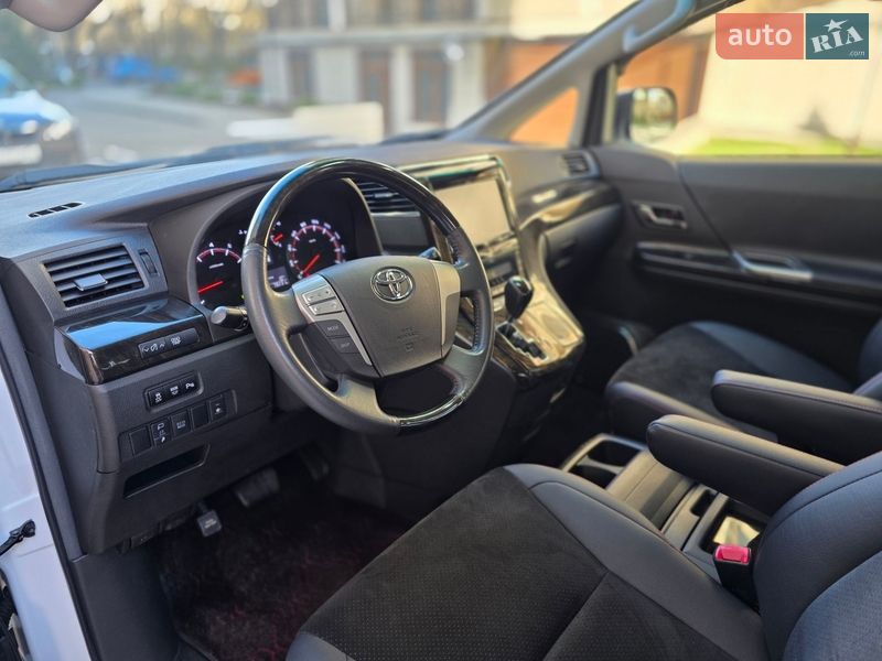 Мінівен Toyota Vellfire 2013 в Одесі