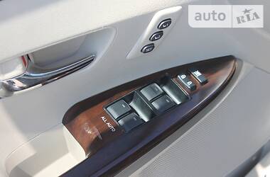 Позашляховик / Кросовер Toyota Venza 2012 в 
