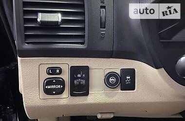 Позашляховик / Кросовер Toyota Venza 2014 в 