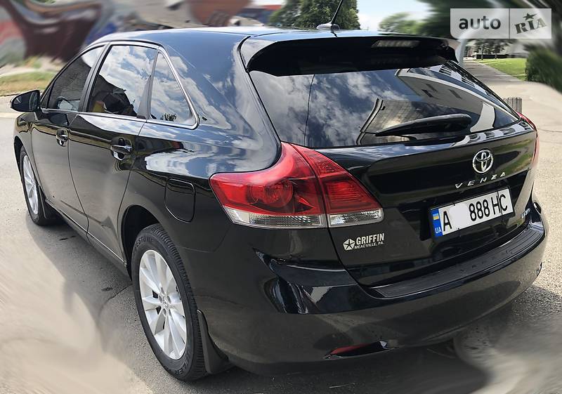 Мінівен Toyota Venza 2015 в Києві