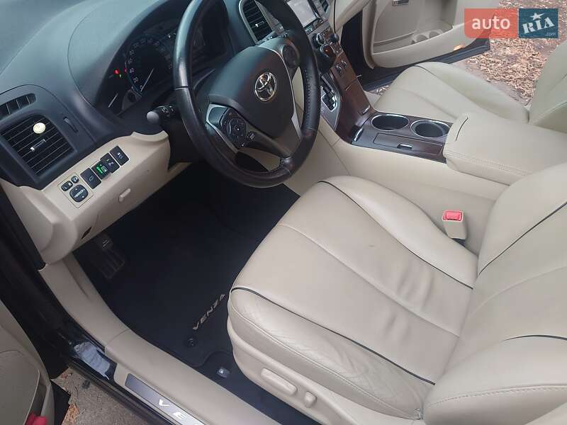 Внедорожник / Кроссовер Toyota Venza 2016 в Киеве