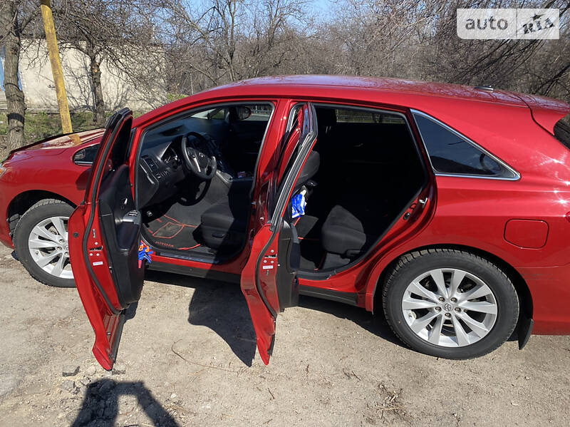 Внедорожник / Кроссовер Toyota Venza 2015 в Хмельницком