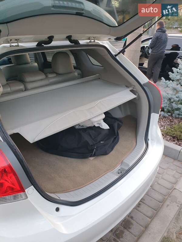 Позашляховик / Кросовер Toyota Venza 2010 в Львові