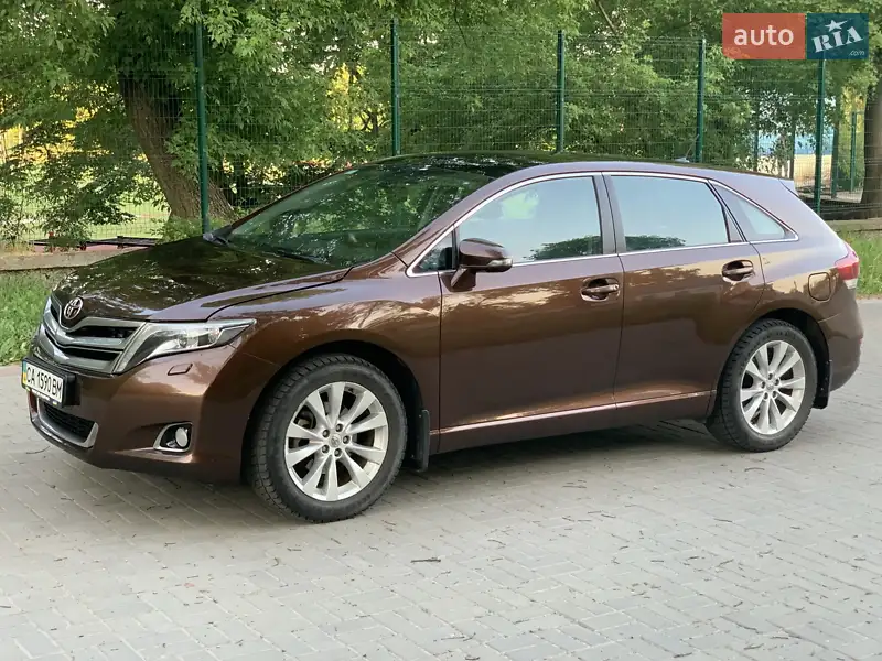 Позашляховик / Кросовер Toyota Venza 2013 в 