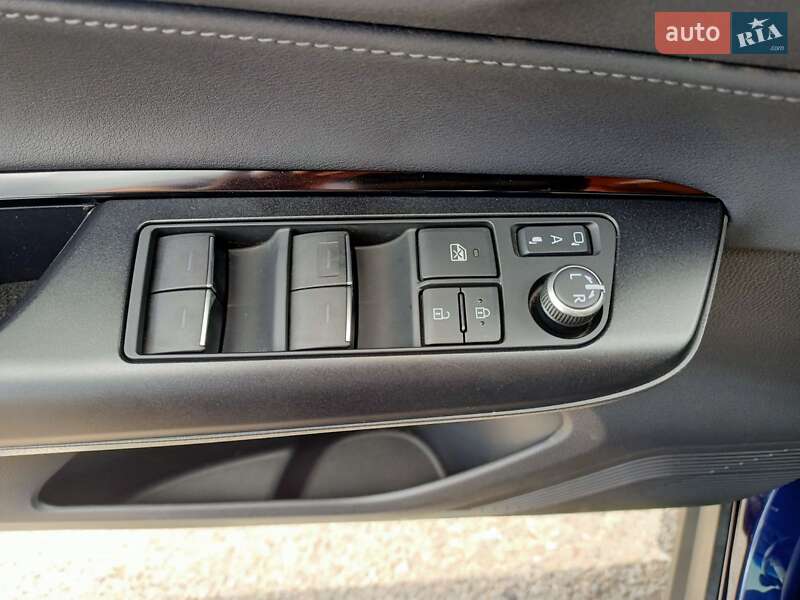 Позашляховик / Кросовер Toyota Venza 2020 в Львові