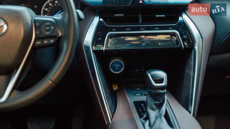Позашляховик / Кросовер Toyota Venza 2021 в Чернівцях