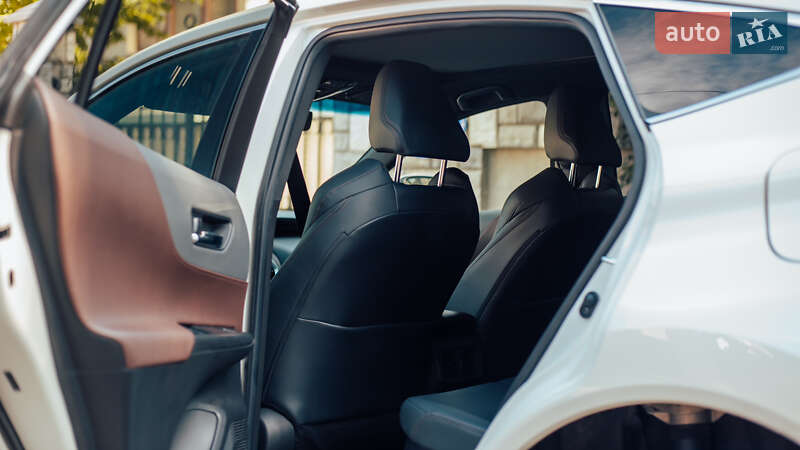 Позашляховик / Кросовер Toyota Venza 2021 в Чернівцях
