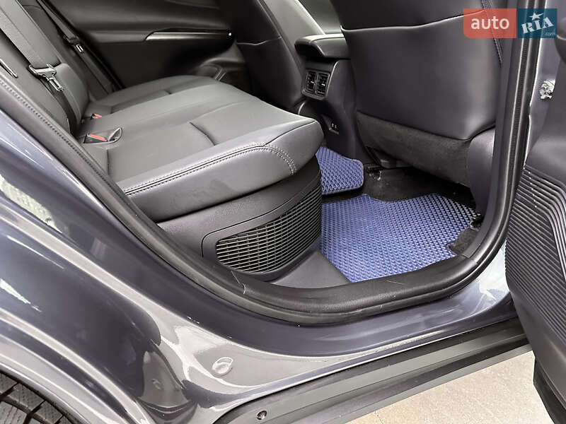 Позашляховик / Кросовер Toyota Venza 2021 в Києві