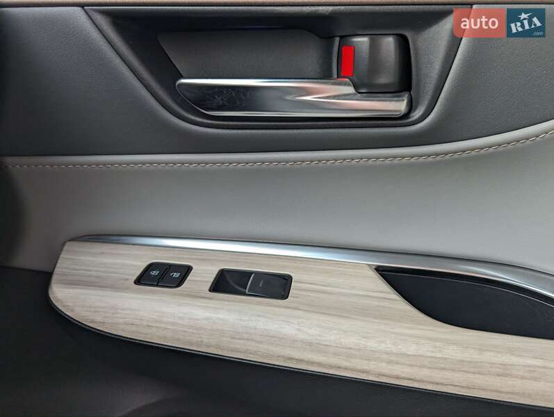 Внедорожник / Кроссовер Toyota Venza 2021 в Киеве