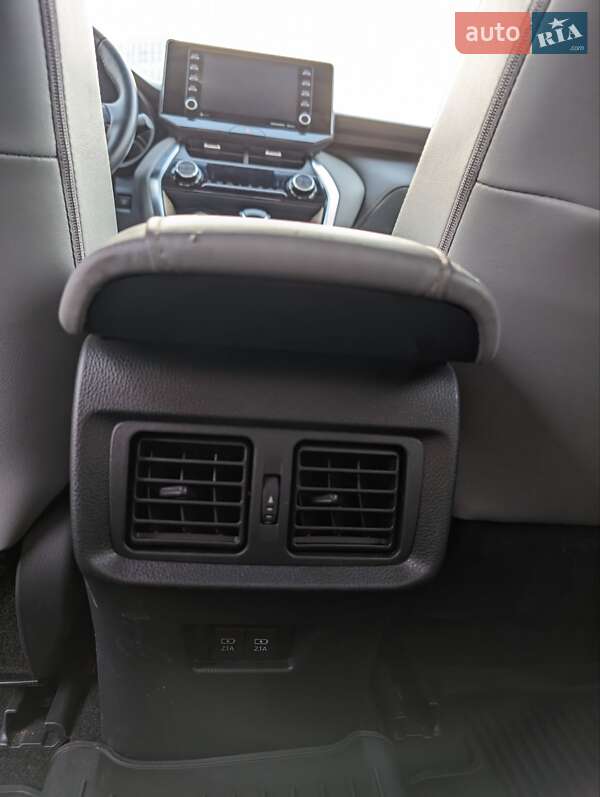 Внедорожник / Кроссовер Toyota Venza 2021 в Киеве