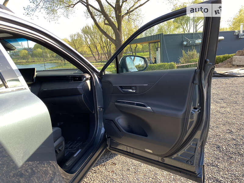 Позашляховик / Кросовер Toyota Venza 2021 в Умані