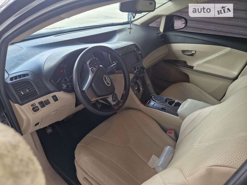 Позашляховик / Кросовер Toyota Venza 2013 в Бориславі