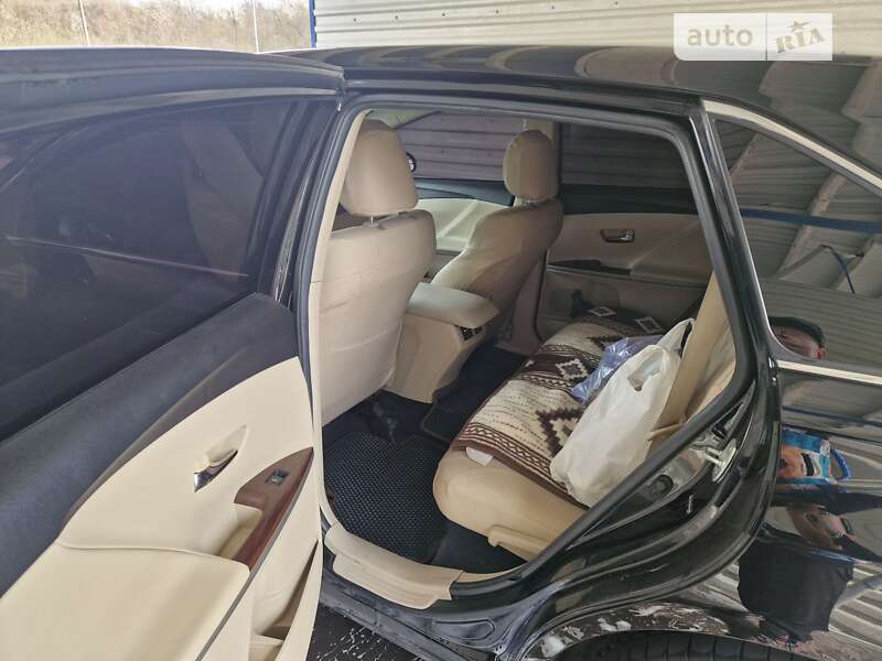 Позашляховик / Кросовер Toyota Venza 2013 в Бориславі